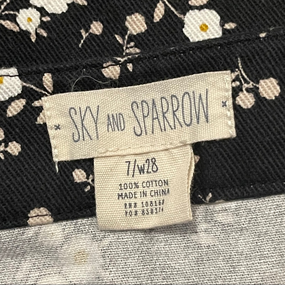 NWOT SKY AND SPARROW Black Floral Button-Up Skirt - Picture 5 of 5